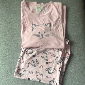 Blair Pink Cat Pajama short sleeve/capri set. Size Large. NWOT. Non-smoking.